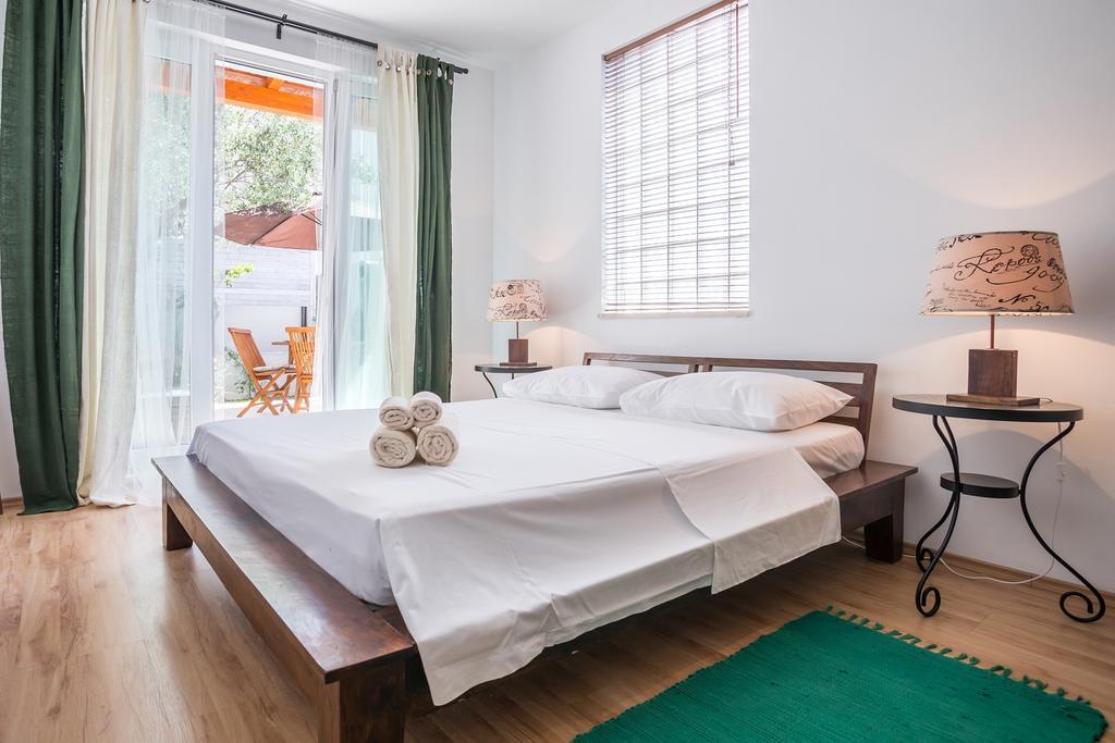 Zlatni Bol Apartments Екстер'єр фото