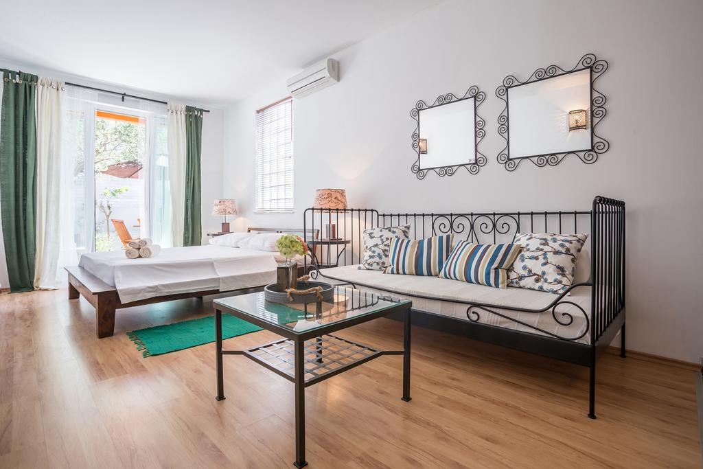 Zlatni Bol Apartments Екстер'єр фото