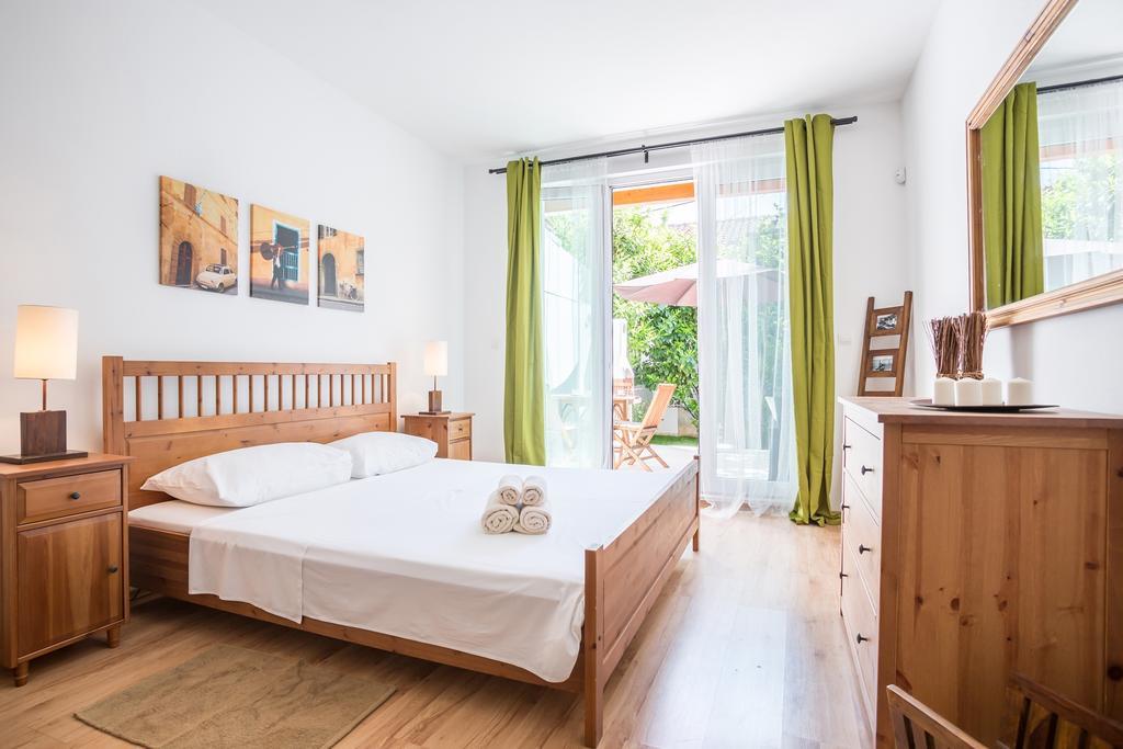 Zlatni Bol Apartments Екстер'єр фото