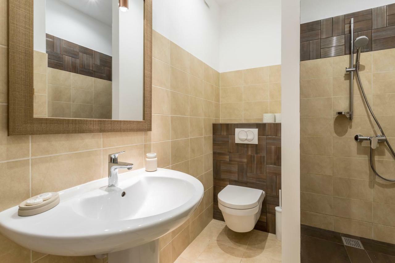 Zlatni Bol Apartments Екстер'єр фото