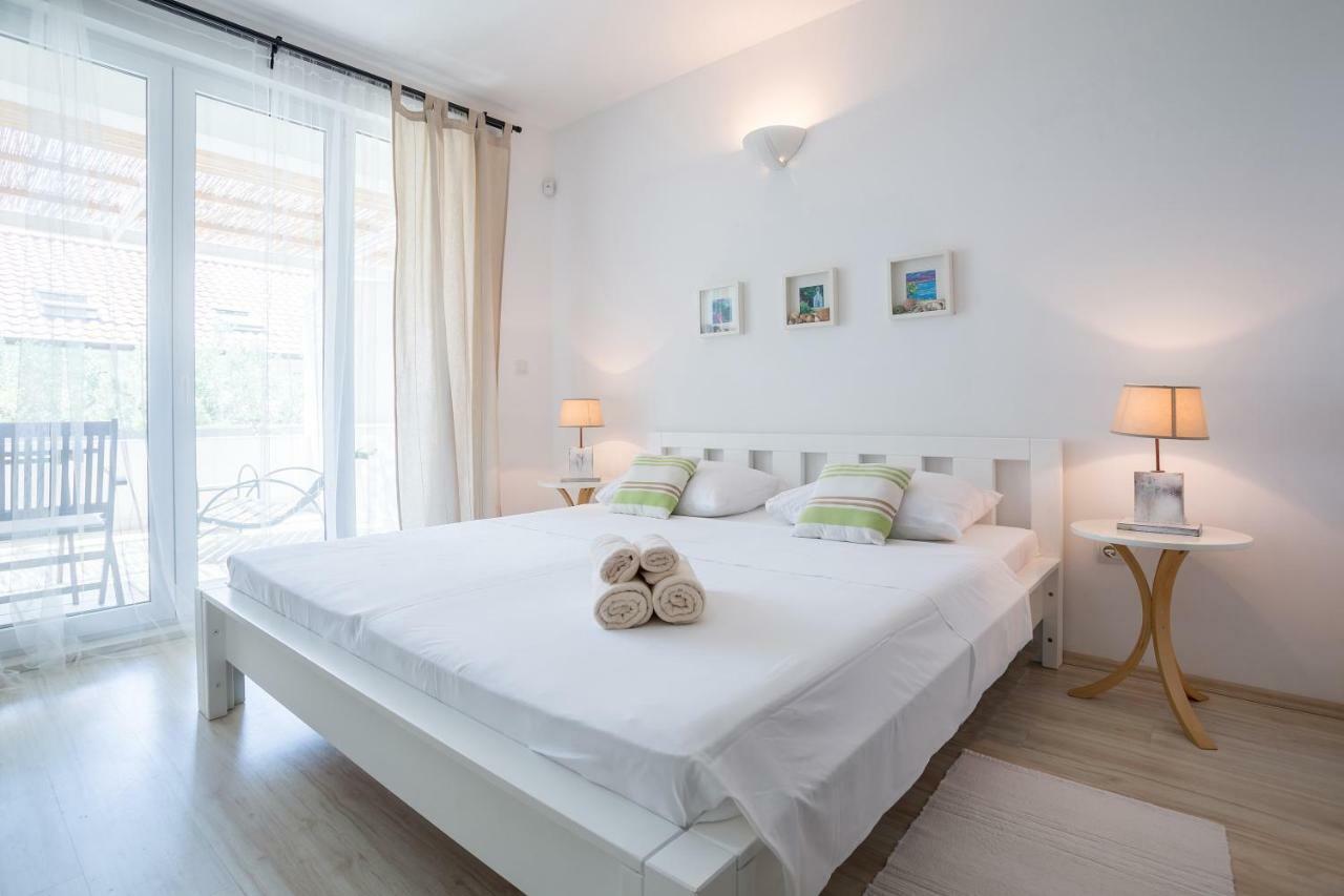 Zlatni Bol Apartments Екстер'єр фото